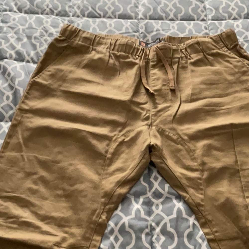Casual pant loose fix.